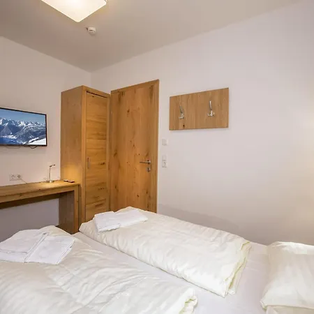 Semesterbostad Apartment - Ground Floor With Sauna And Convenient Location In Close Proximity To The Wildkogelbahne Cable Car Neukirchen am Großvenediger